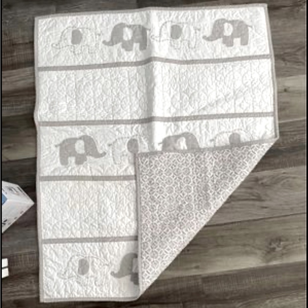 Baby elephant quilt